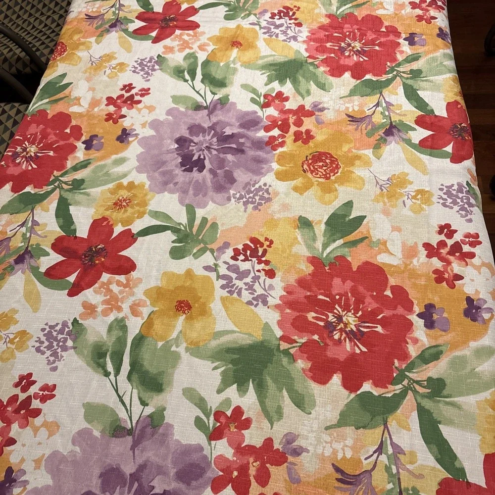 P.‎ Kaufmann Watercolor Summer Floral Tablecloth Poly Blend Rectangle 81